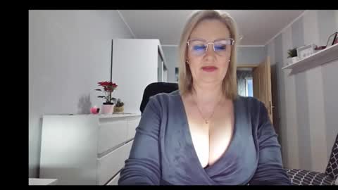 EmillyLove online show from December 2025 08:42:02 AM