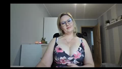 EmillyLove online show from February 2026 08:51:01 AM