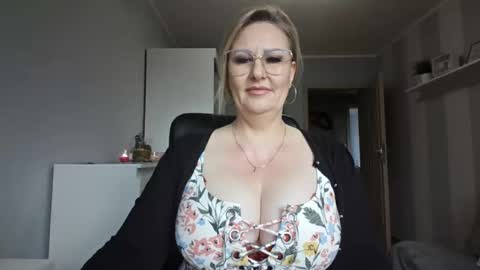 EmillyLove online show from February 2026 07:41:02 AM