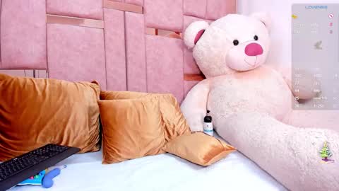  M I A   online430pm- 930pm online show from December 2025 08:16:02 PM