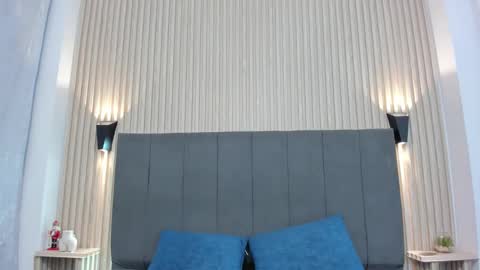 emily_jonhson online show from December 2025 07:44:01 PM