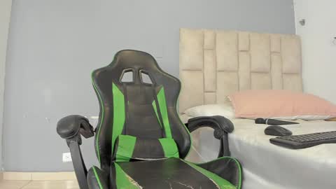 Emi  independent model  online show from December 2024 02:23:02 AM