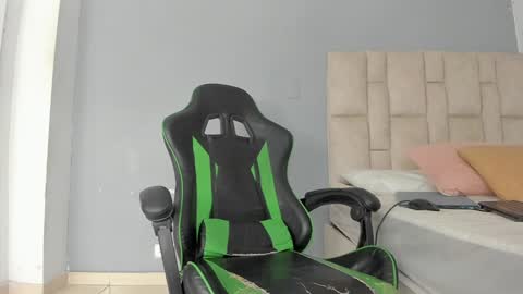 Emi  independent model  online show from December 2024 12:22:01 AM