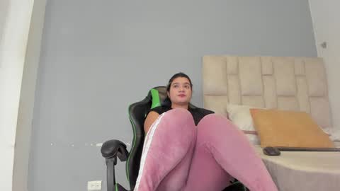 Emi  independent model  online show from January 2025 11:06:01 PM