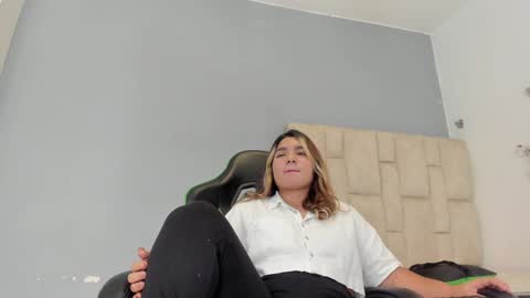 Emi  independent model  online show from January 2025 02:09:02 AM