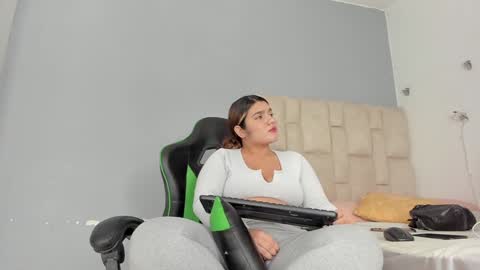 Emi  independent model  online show from January 2025 12:02:01 AM