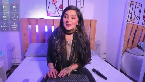 Emilly online show from May 2026 08:16:01 PM