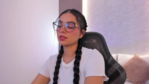 emily_tolson online show from April 2026 07:36:02 PM