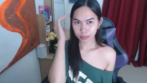emily_xo143 online show from June 2026 07:31:01 PM