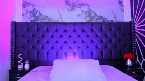 Emily online show from April 2026 06:19:01 AM