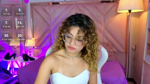 Emilyjonnes  online show from April 2026 08:20:01 PM