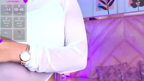 Emilyjonnes  online show from April 2026 09:32:01 PM