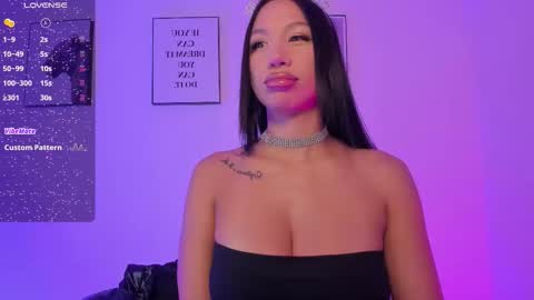 Emily  online show from November 2025 06:35:01 PM