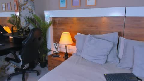 Emma  online show from March 2026 10:20:01 AM