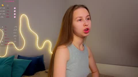 Snapshot of emma_clon chatting on June 2026 01:26:02 AM Emma online show from June 2026 01:26:02 AM