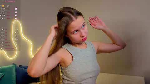Snapshot of emma_clon chatting on June 2026 02:16:01 AM Emma online show from June 2026 02:16:01 AM
