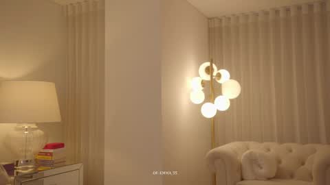 emma_lu1 online show from October 2025 10:32:02 PM