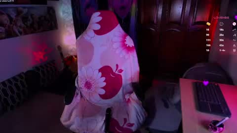 Snapshot of emma_luna059 chatting on June 2026 02:53:01 AM LUNA online show from June 2026 02:53:01 AM