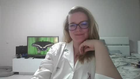 emma_misty_ online show from April 2026 08:25:02 PM