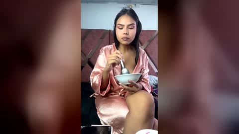 EMMA REVEES  online show from April 2026 07:08:01 PM