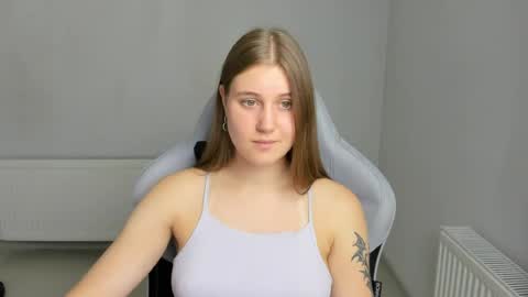 Snapshot of emma_sweettyy chatting on July 2026 06:28:01 AM Emma online show from July 2026 06:28:01 AM