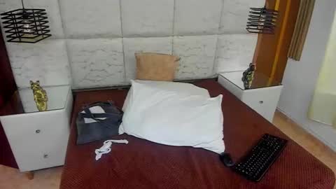 emmaLogge online show from March 2026 08:04:01 PM