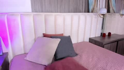 Snapshot of emmarios_qm chatting on May 2026 09:00:02 PM Emma online show from May 2026 09:00:02 PM
