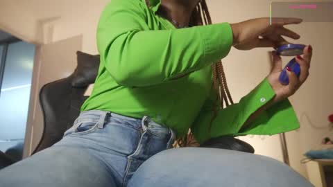 Sara online show from December 2025 12:01:02 PM