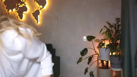 Snapshot of emmi_rosee chatting on February 2026 04:58:02 PM Miss Emmi online show from February 2026 04:58:02 PM