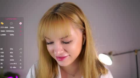 Snapshot of emmiemurray chatting on May 2026 04:25:02 PM Aurora online show from May 2026 04:25:02 PM