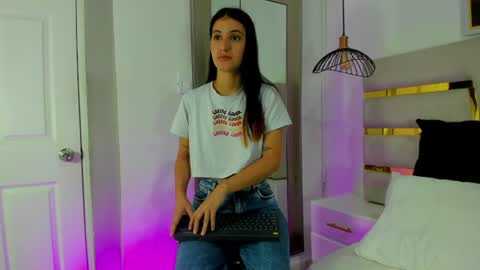 EMY FERRER online show from June 2026 02:09:02 AM