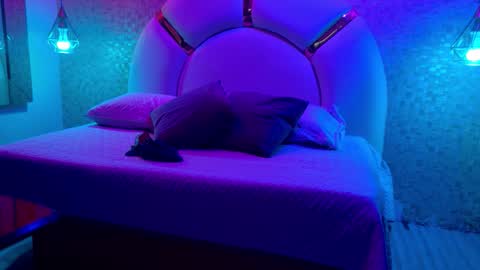 Emy  online show from December 2025 11:38:02 AM