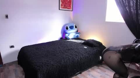 Im Emily would you like to help me reach 100  online show from September 2025 08:22:02 PM