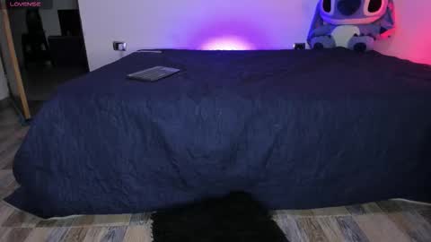 Im Emily would you like to help me reach 100  online show from October 2025 09:29:02 AM