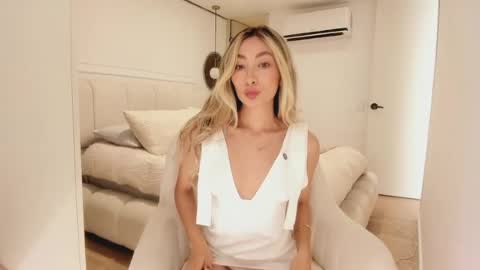 emyconneer online show from July 2026 05:20:01 PM