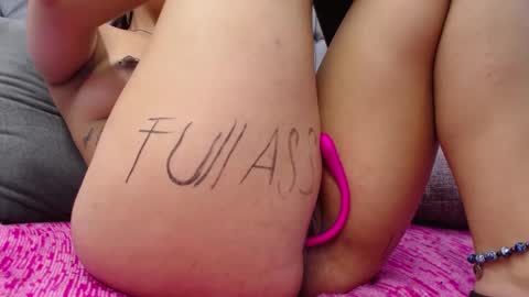 Snapshot of eny_dirty chatting on January 2025 04:40:01 PM Enny Dirty online show from January 2025 04:40:01 PM