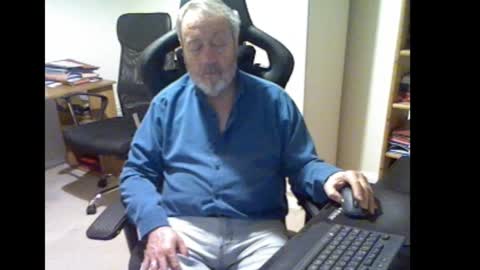 erasmus_d online show from March 2026 06:21:01 PM