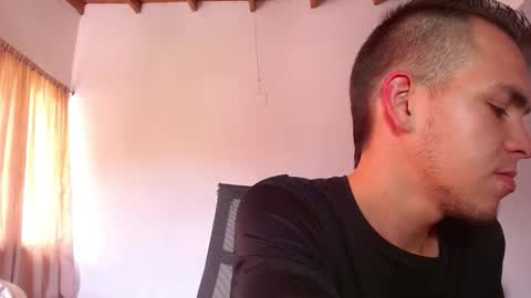 Snapshot of erik_rodriguez chatting on October 2025 04:52:02 PM Erik rodriguez online show from October 2025 04:52:02 PM