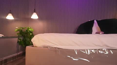 Eri  online show from April 2026 07:33:01 PM