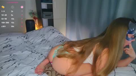 Esenia online show from September 2025 06:09:02 PM