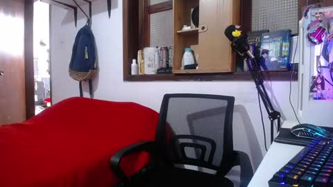 Esteban online show from February 2025 07:10:01 PM