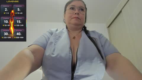 Esmeralda online show from April 2026 09:49:02 PM