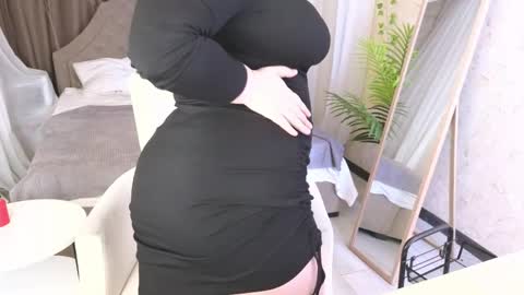 Snapshot of essensual_ chatting on May 2026 01:47:01 AM Ava online show from May 2026 01:47:01 AM