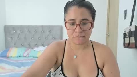 estrellajunior online show from May 2026 12:44:02 PM