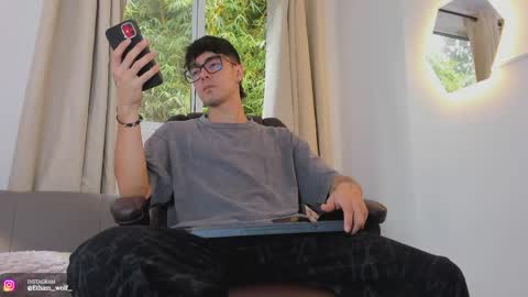 etham_wolf1 online show from May 2026 06:01:01 PM