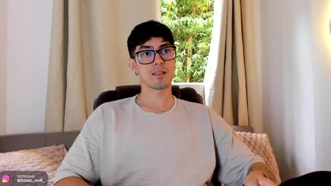 etham_wolf1 online show from May 2026 05:32:02 PM