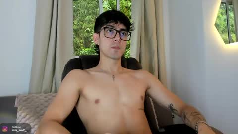 etham_wolf1 online show from May 2026 06:13:01 PM