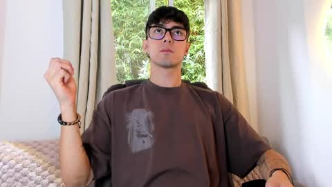 etham_wolf1 online show from May 2026 05:19:02 PM