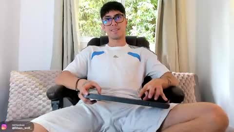 etham_wolf1 online show from May 2026 06:03:02 PM