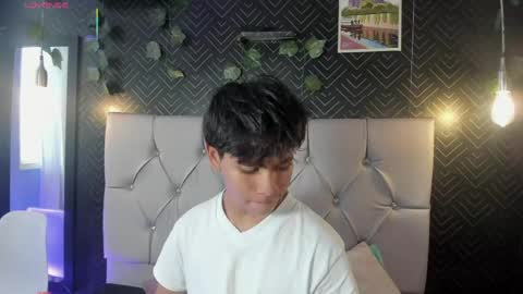 Snapshot of ethan_westt chatting on May 2026 09:42:02 PM Ethan online show from May 2026 09:42:02 PM